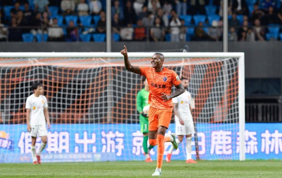 铜梁龙1-1玉昆!中超遭12轮不胜 肯帕努点射绝平 奥斯卡屡失良机